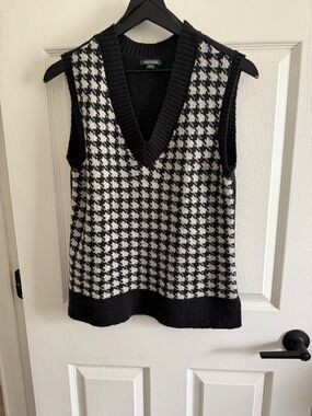 wild fable Black & White Houndstooth V-Neck Sweater Vest